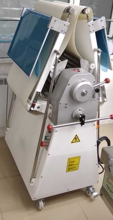 Тестораскаточная машина напольная DM-520A