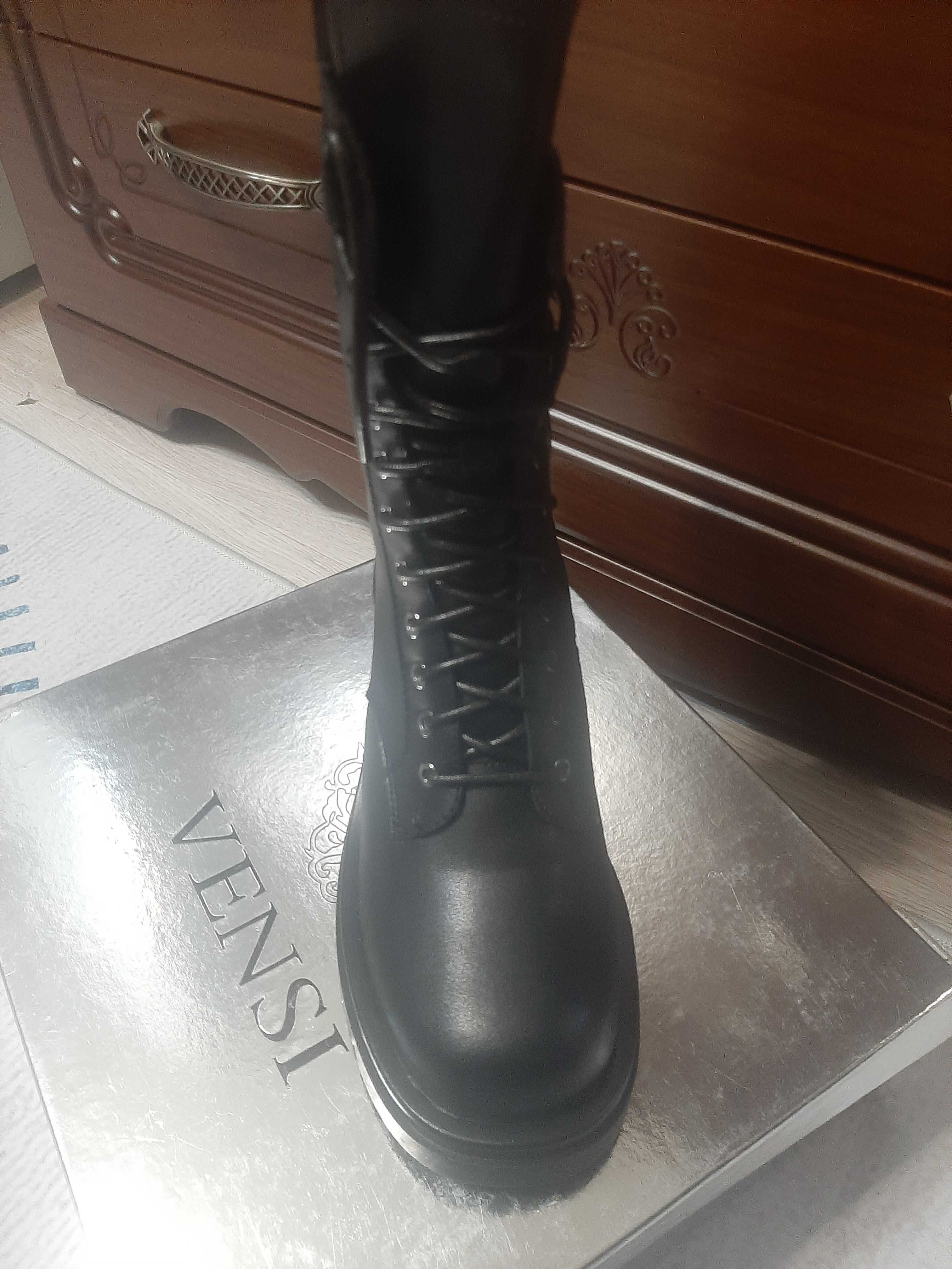Продаются Ботинки женские зимние Vensi