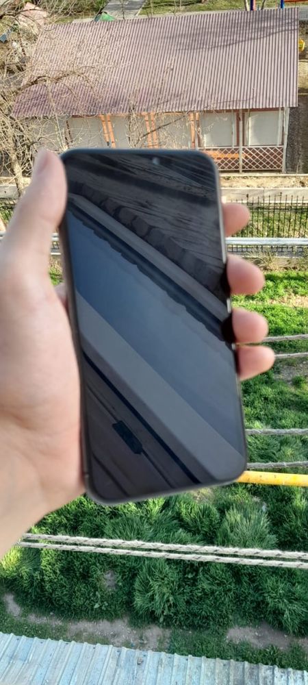 Ipnone 11 black.