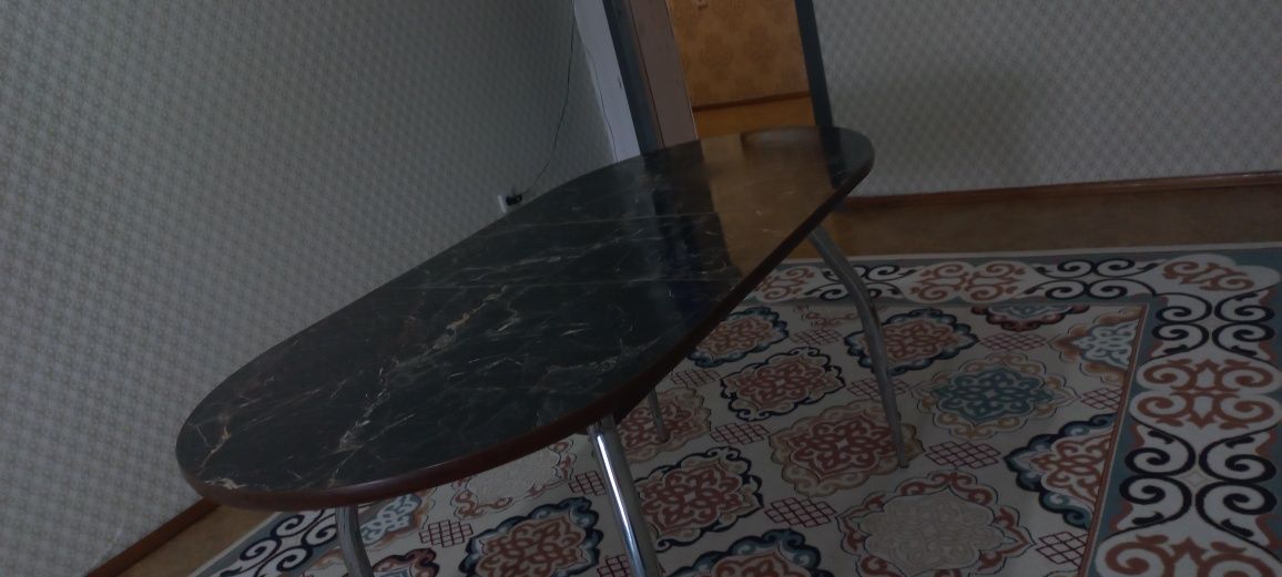 Продам стол за 45.000 за наличку 40.000