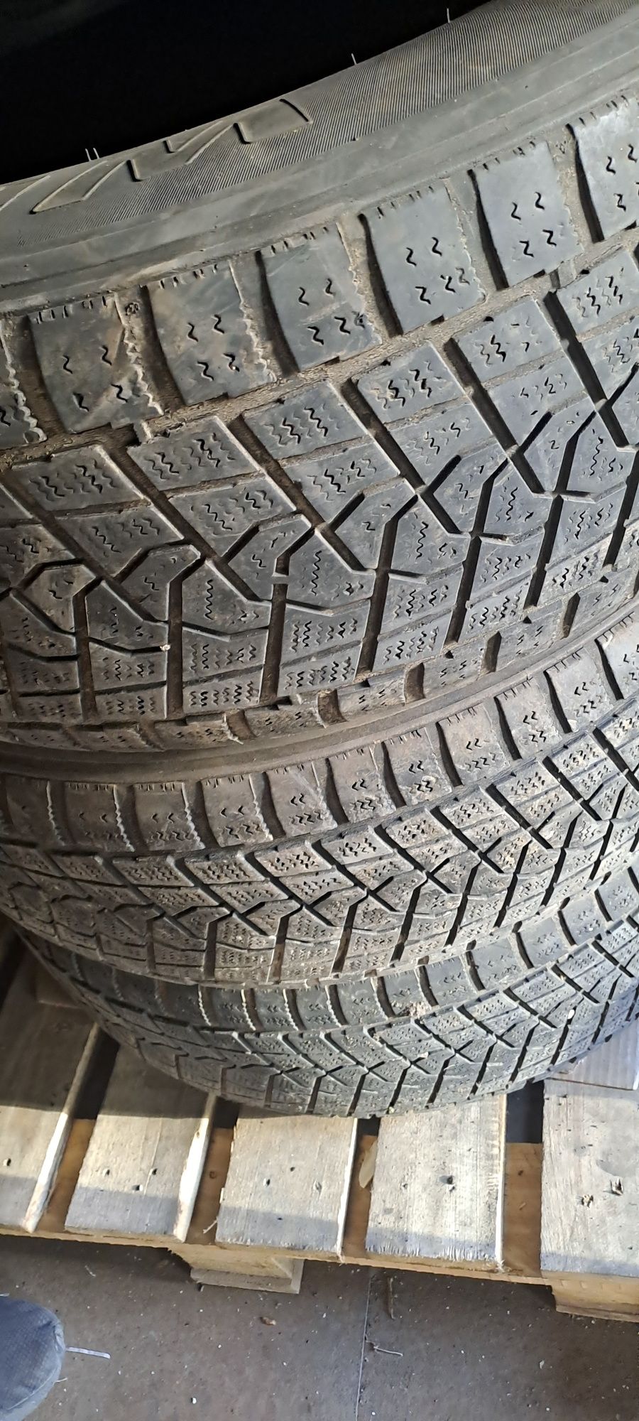 Продам Резину 275/65 На 17