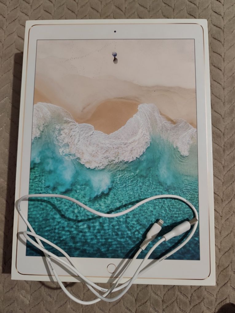 Продам iPad pro 2 поколения