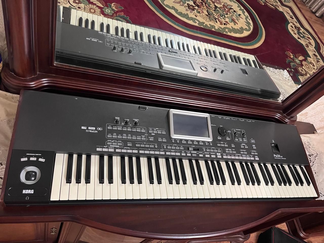 Продается профессиональная клавиш KORG
Pa3XLe PROFESSIONAL ARRANGER
