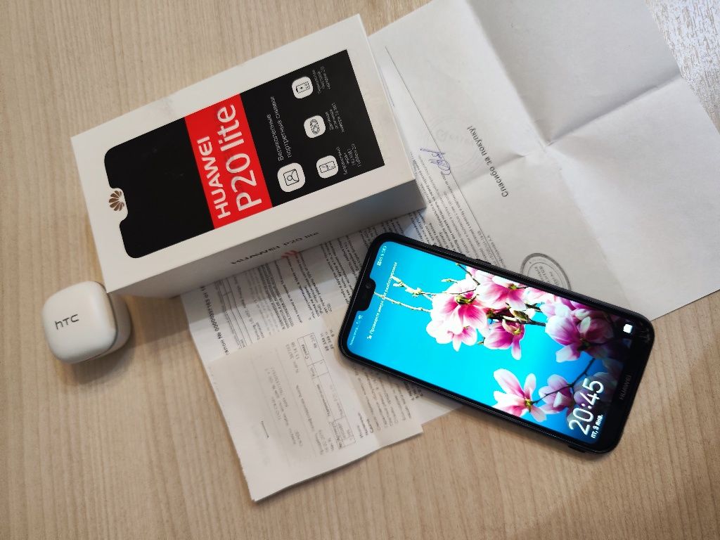 Смартфон Huawei P20 lite