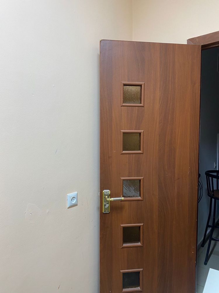 Есіктер сатылады қол жетиди багада жағдайы жаксы