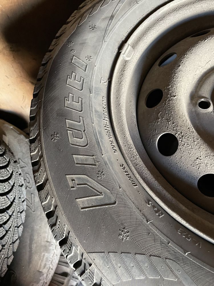 Продам колеса 205/70R15 зимние