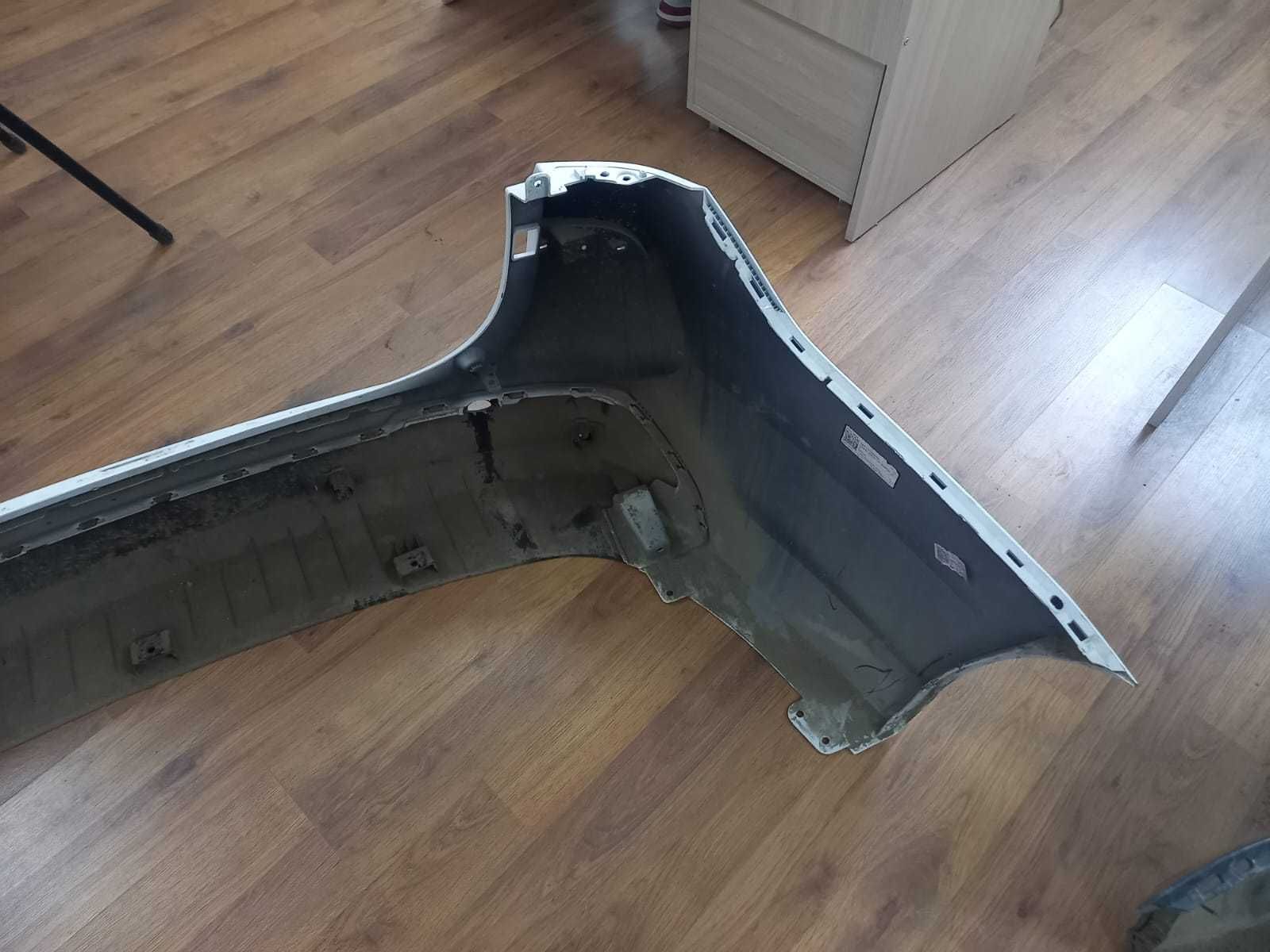 Задний бампер на Hyundai i30 (Белый)