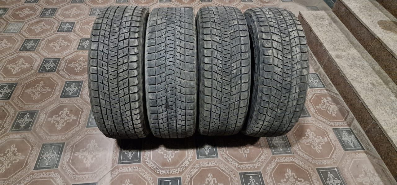 Автошины бу Bridgestone зимние 225. 60. R17