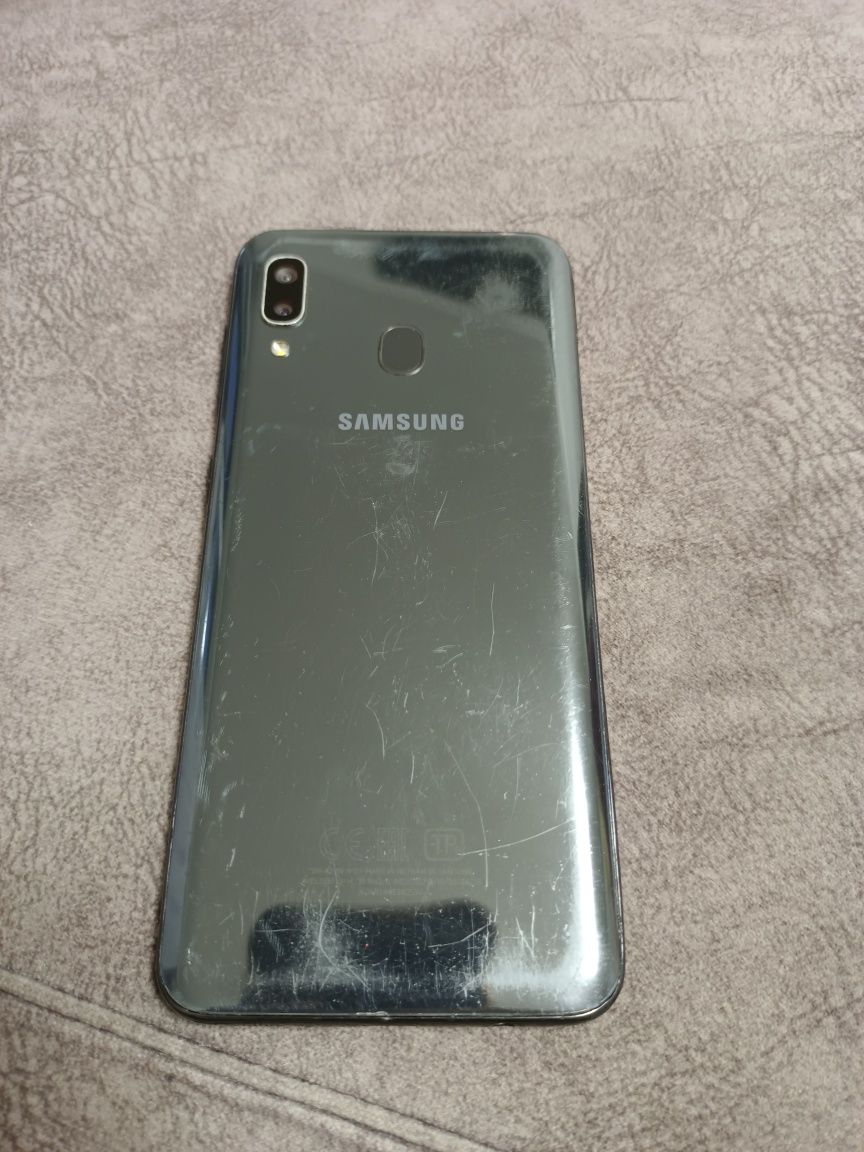 Samsung Galaxy A20 3/32 Гб