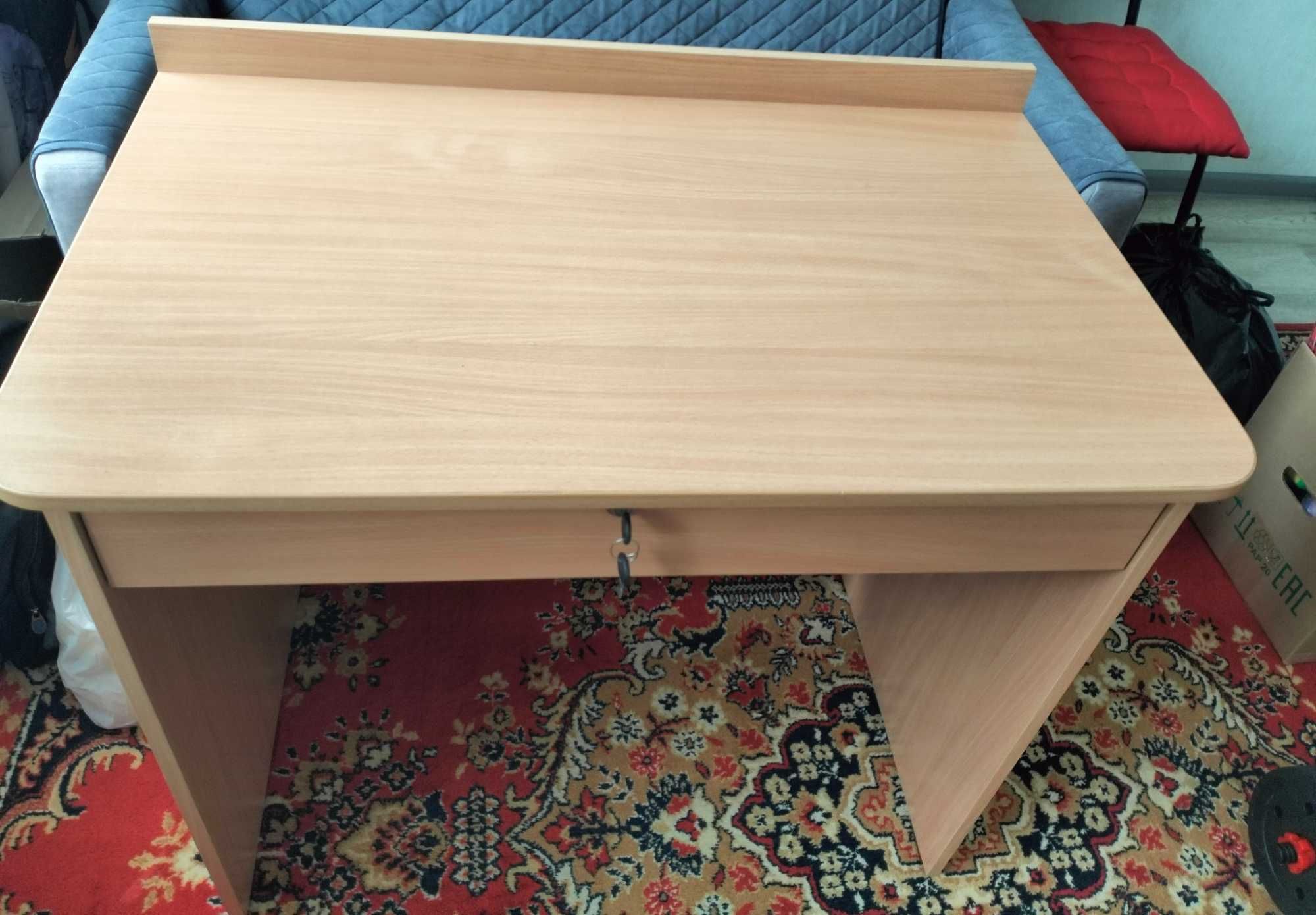 Продам стол письменный ученический