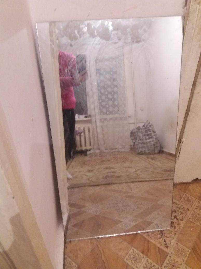 Вешалка для одежды тумба стекло 23000 ковры от 15000