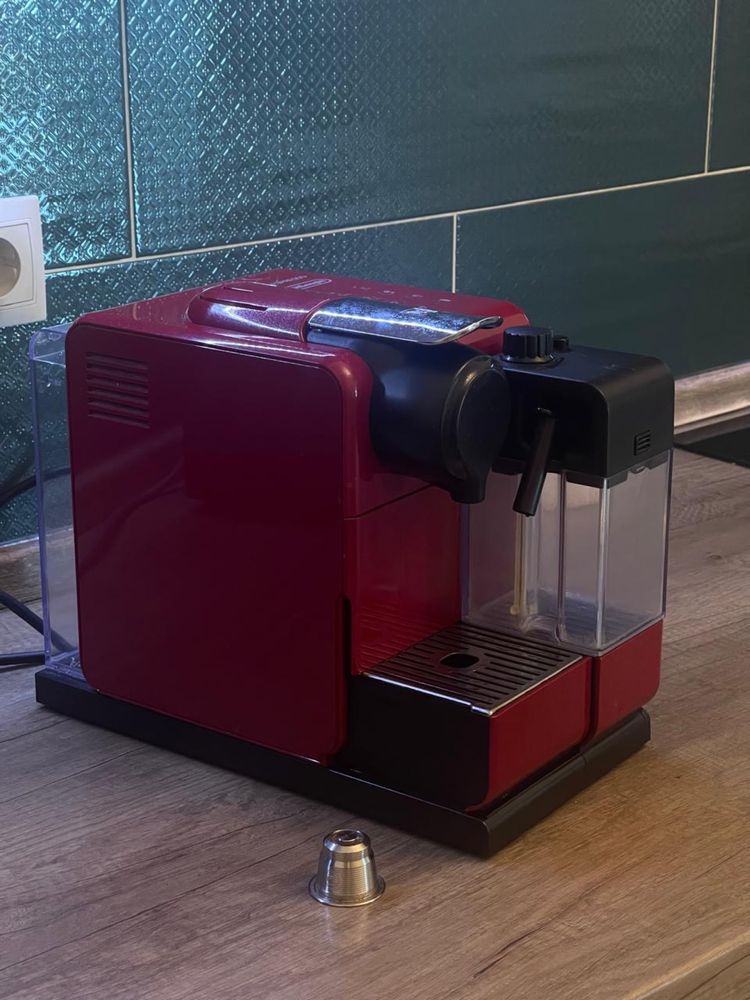 Кофемашина Delonghi nespresso EN 550.R