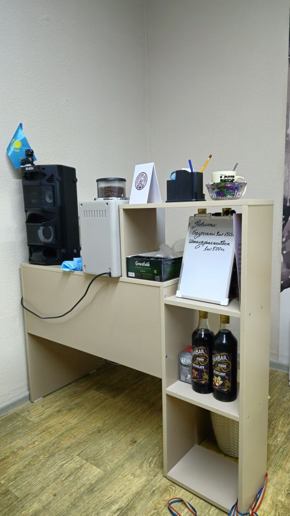 Продаю письменный стол