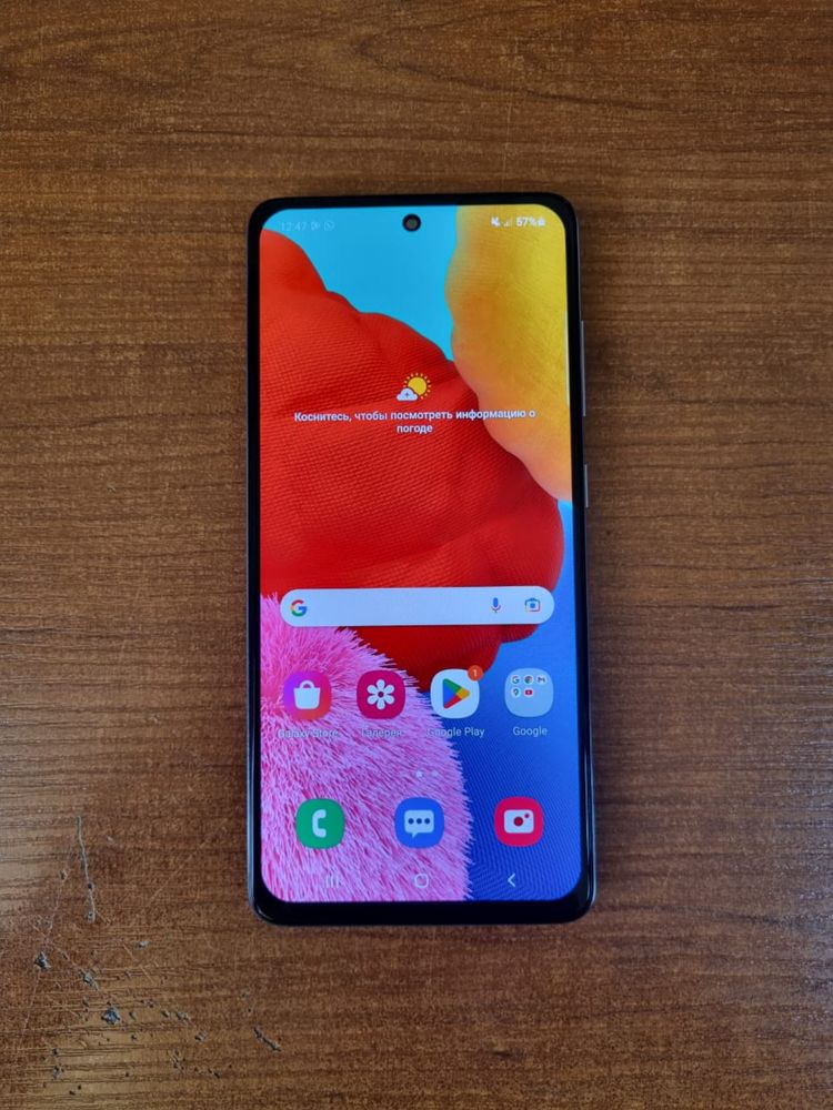 Телефон Samsung A51, наушники Galaxy Buds+