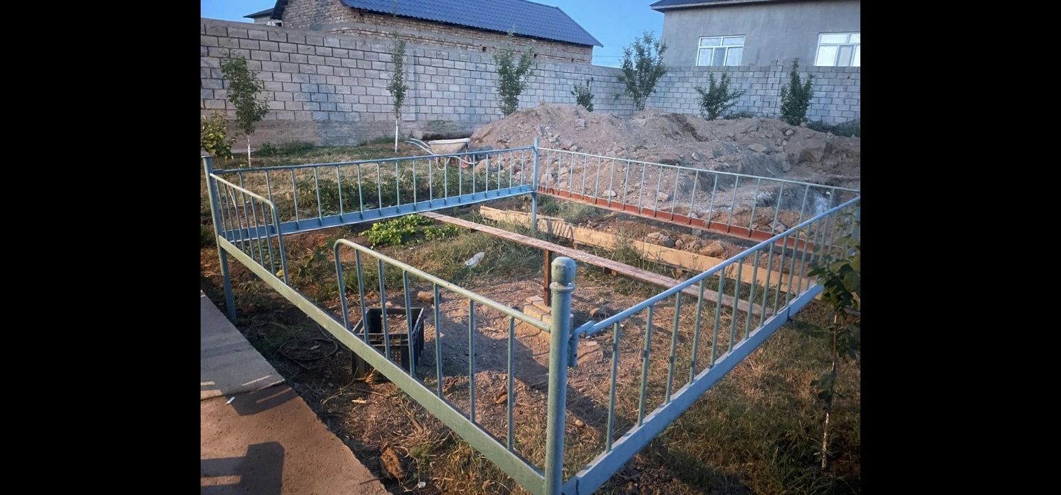 Продам тапчан 3х3, металл, доски