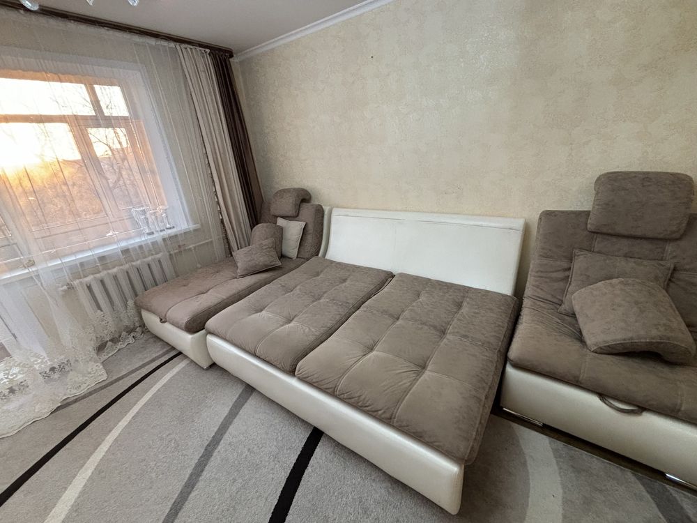 Продам  мягкий диван б/у ,с двумя отсеками для хранения вещей