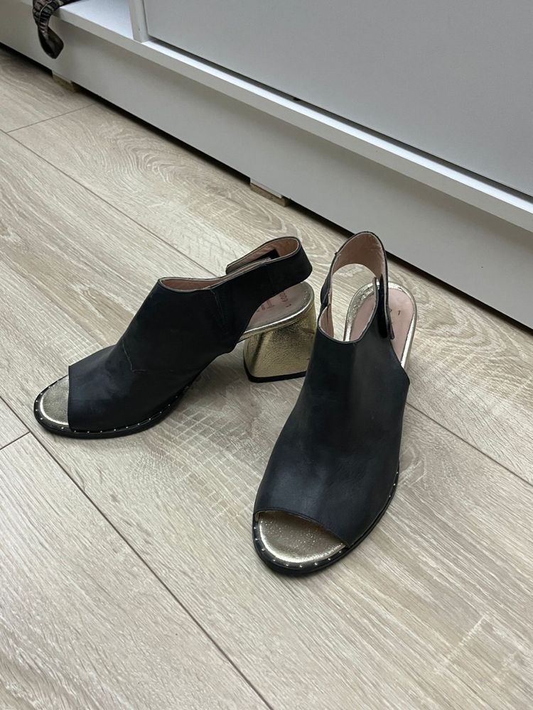 Продам женские туфли за 2500 каждую