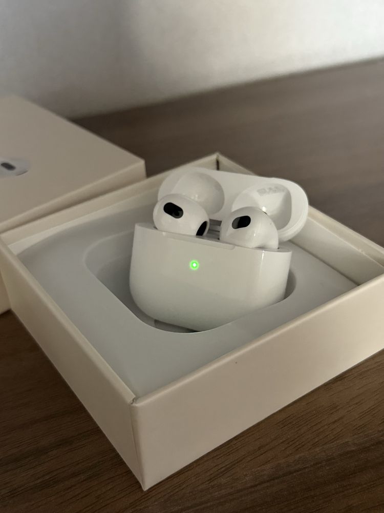 Продам airpods оригинальные новые