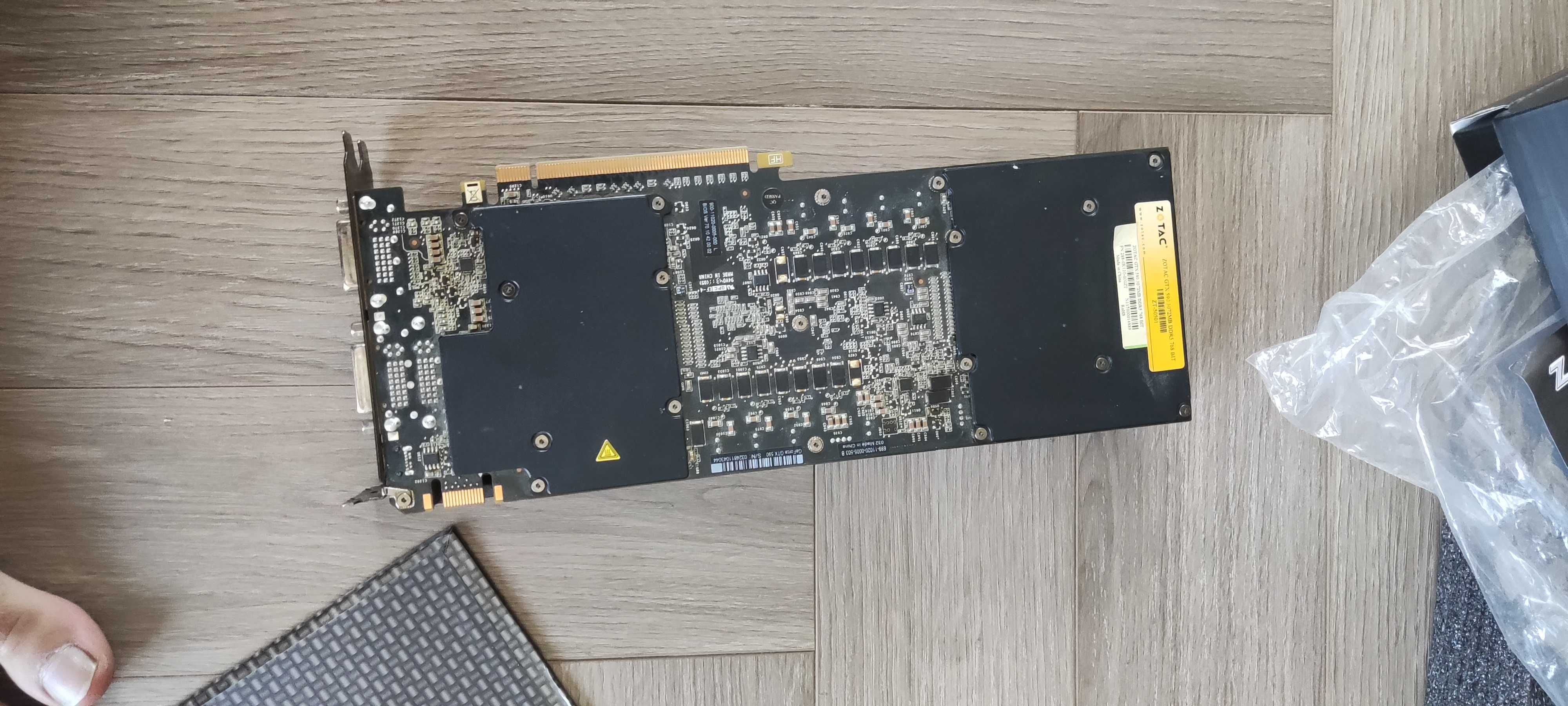 Продам Видеокарту  GTX 590 3 ГБ Zotac NVIDIA GeForce