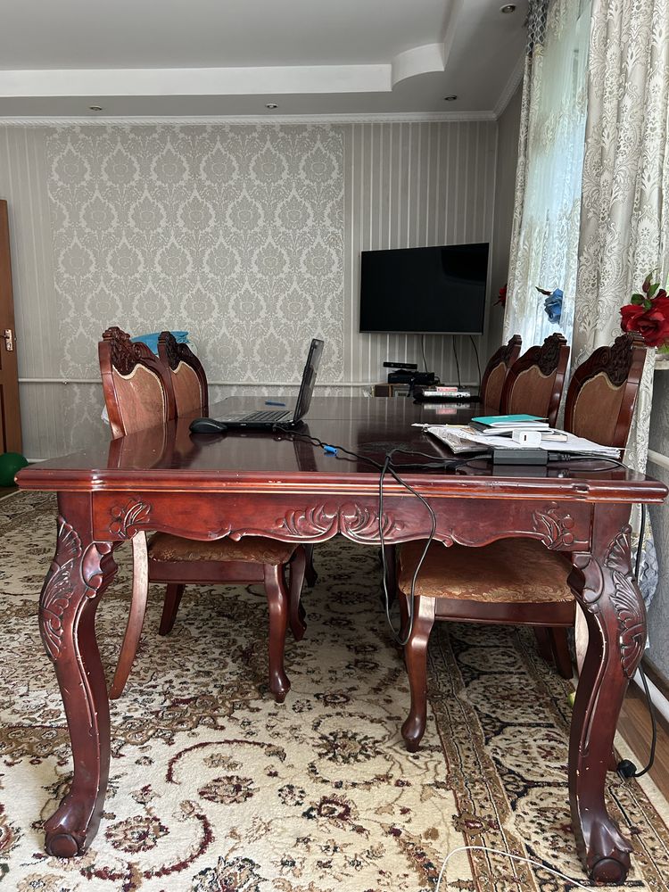 Стол со стульями