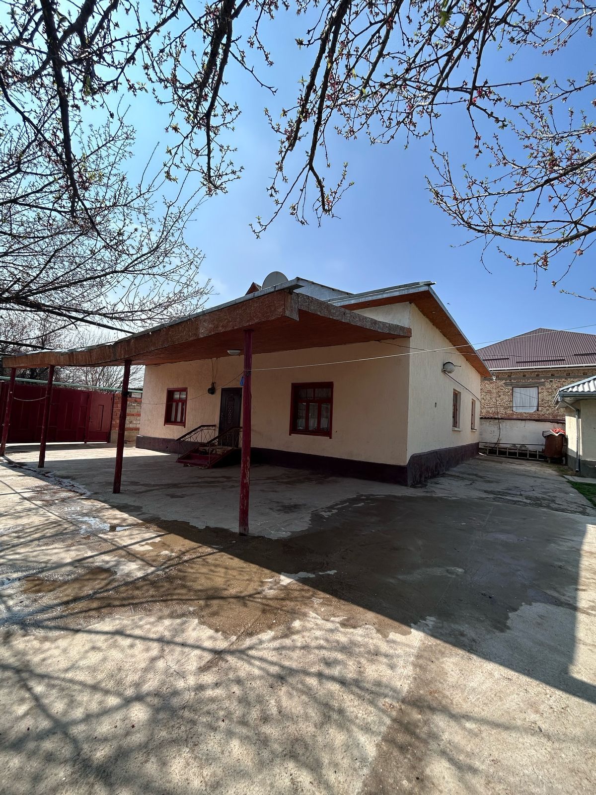 Сарағаш, Пердебековте  , 6бөлмелі үй, +2 бөлмелі времянка +жер телімі