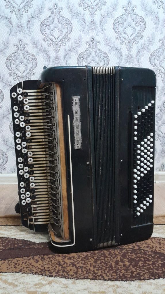 Баян сатылады 7 RUBIN