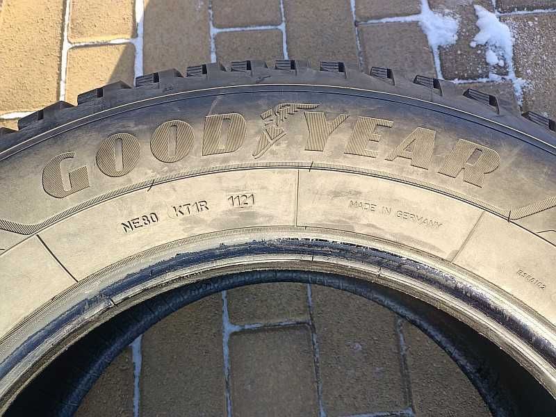 Шины 265/60 R18 - "GoodYear UltraGrip Arctic 2" (Германия),шипованные.