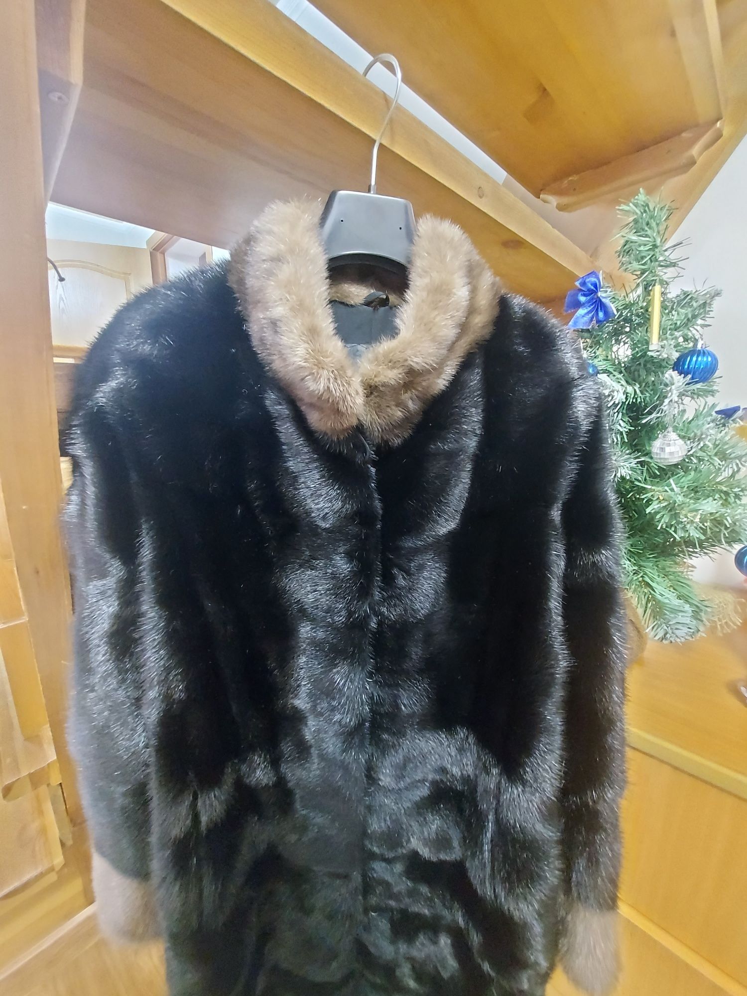 Продам шубы 200 000, торг уместен