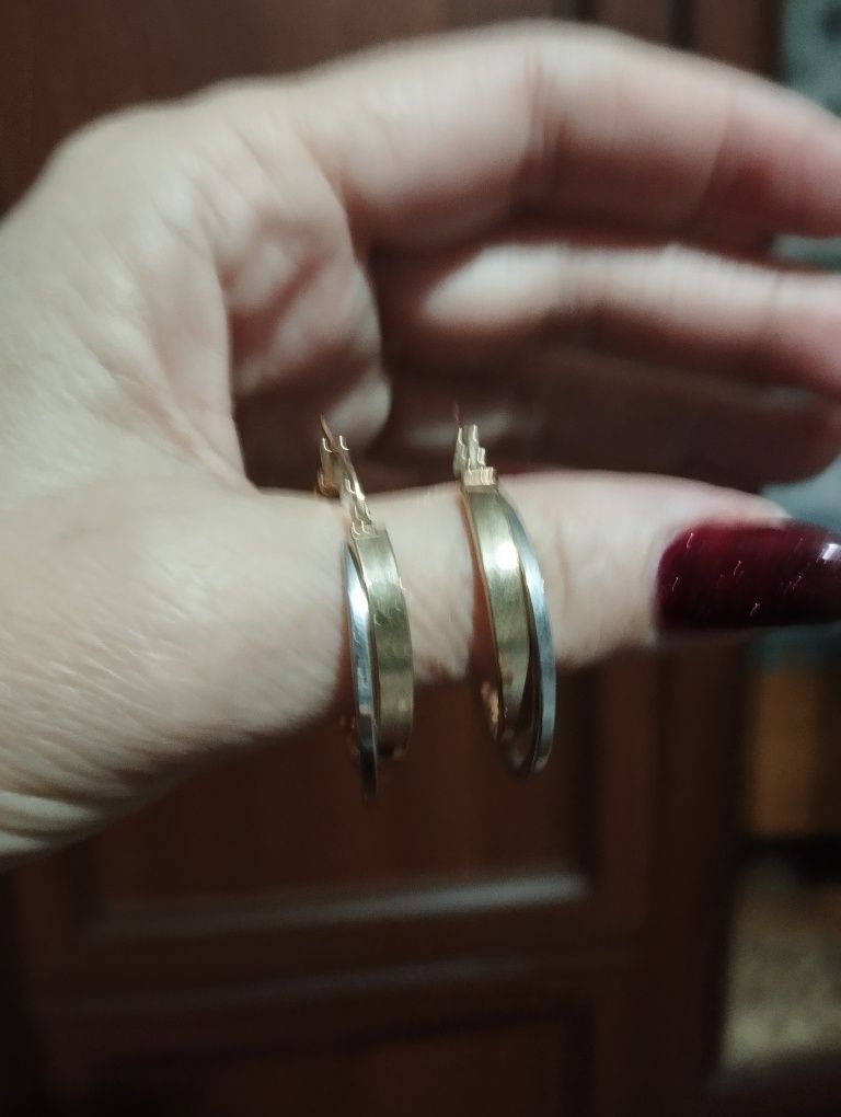 Продам серьги золотые серьги