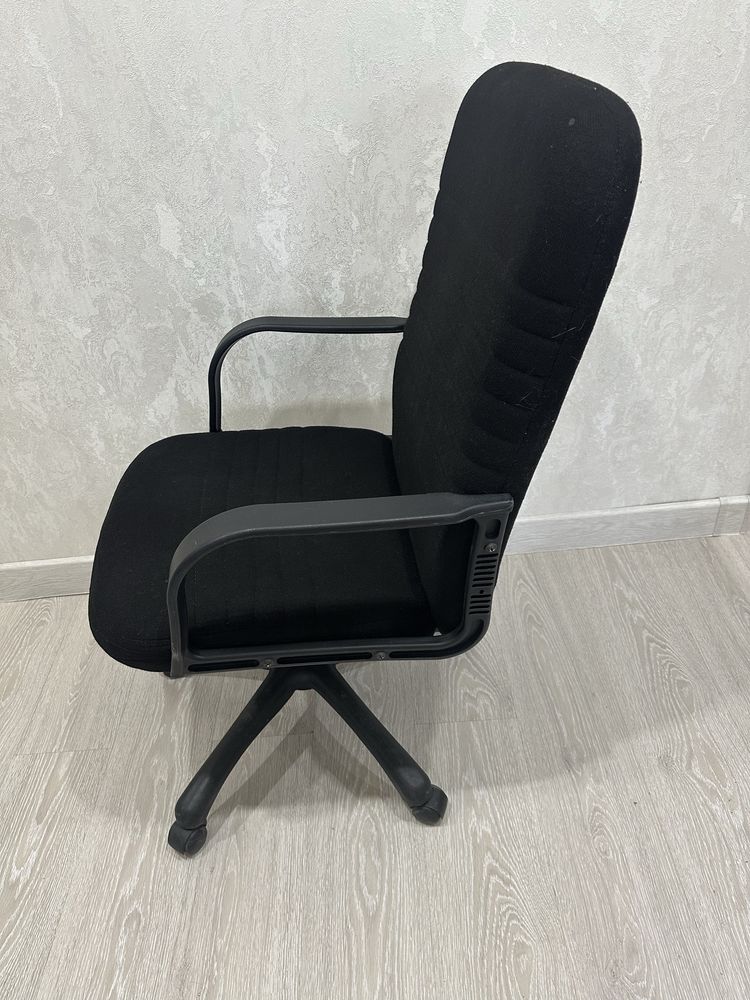 Продам офисное кресло