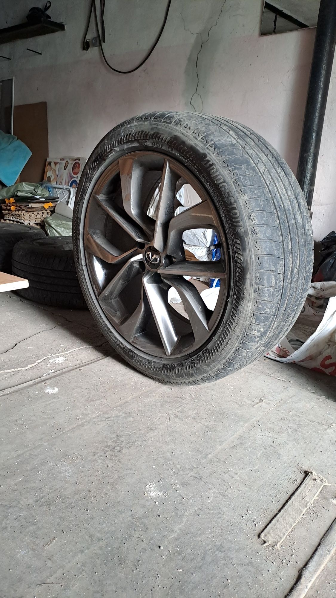 Продам шины 255/45/20