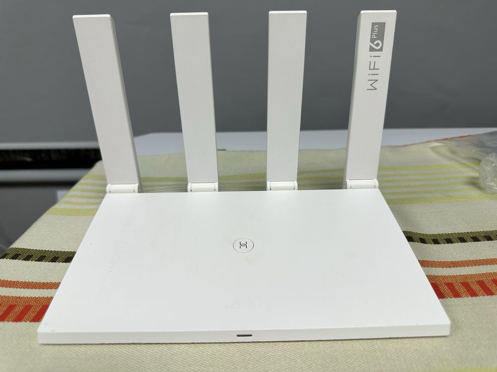 Продам wifi роутер Huawei ws7100