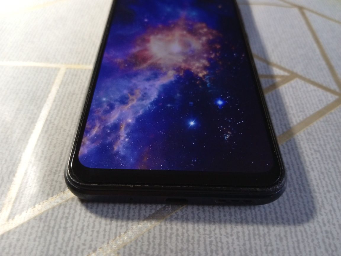 Телефон Redmi 9C с защитным стеклом и чехлом.