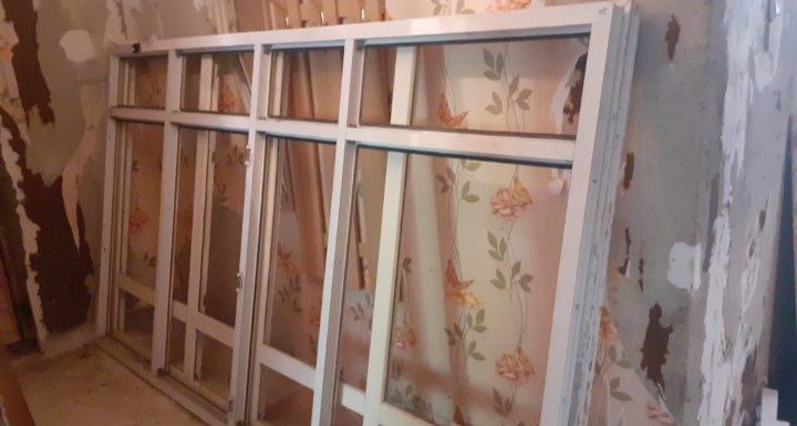Продам БУ кухонный гарнитур (Шифонеры и балконые рамы)