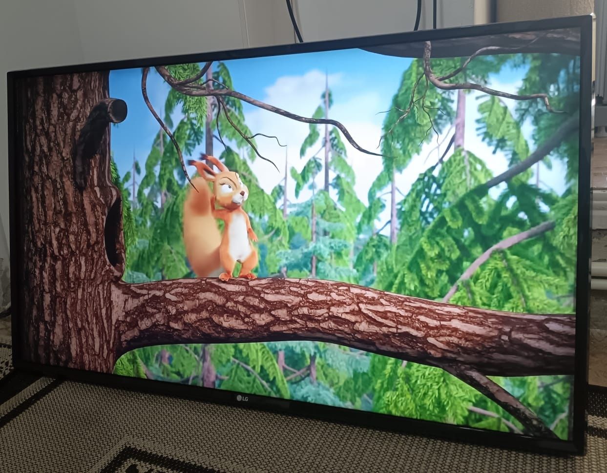 Телевизор смарт LG 109 см