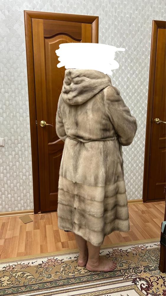 Продаётся цельная норковая шуба .
