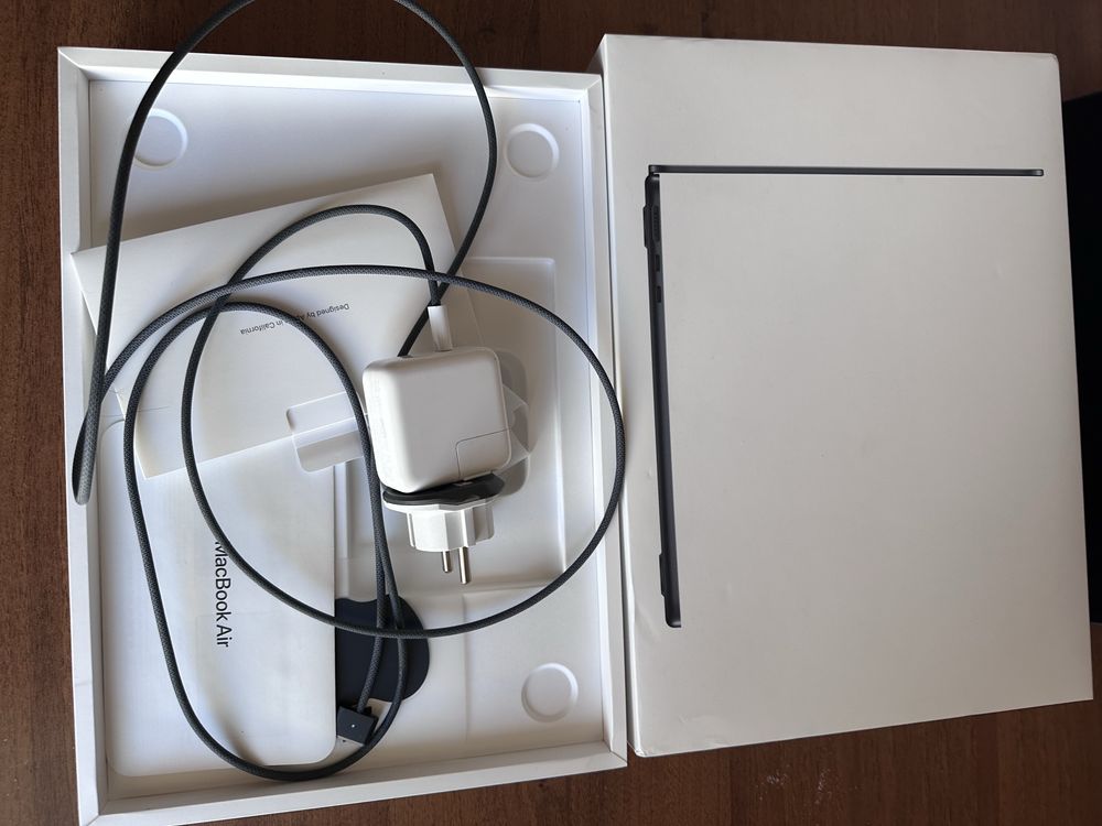 Ноутбук Apple MacBook Air 13 13.6 / 8 Гб / SSD 256 Гб / macOS