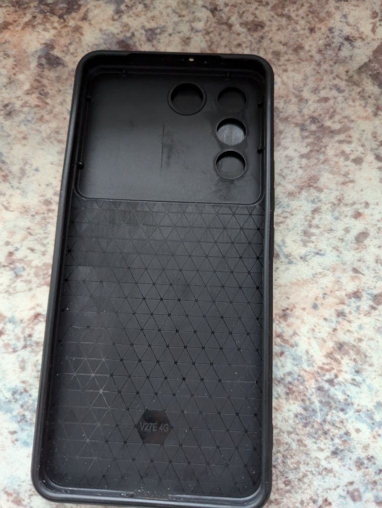 Продам чехлы на vivo v27