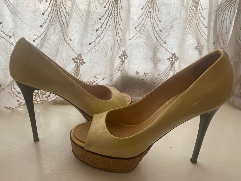 Продам женские туфли 38 размер