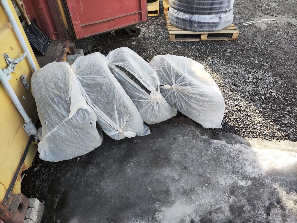 Продам зимнюю резину 255 на 55 R18
