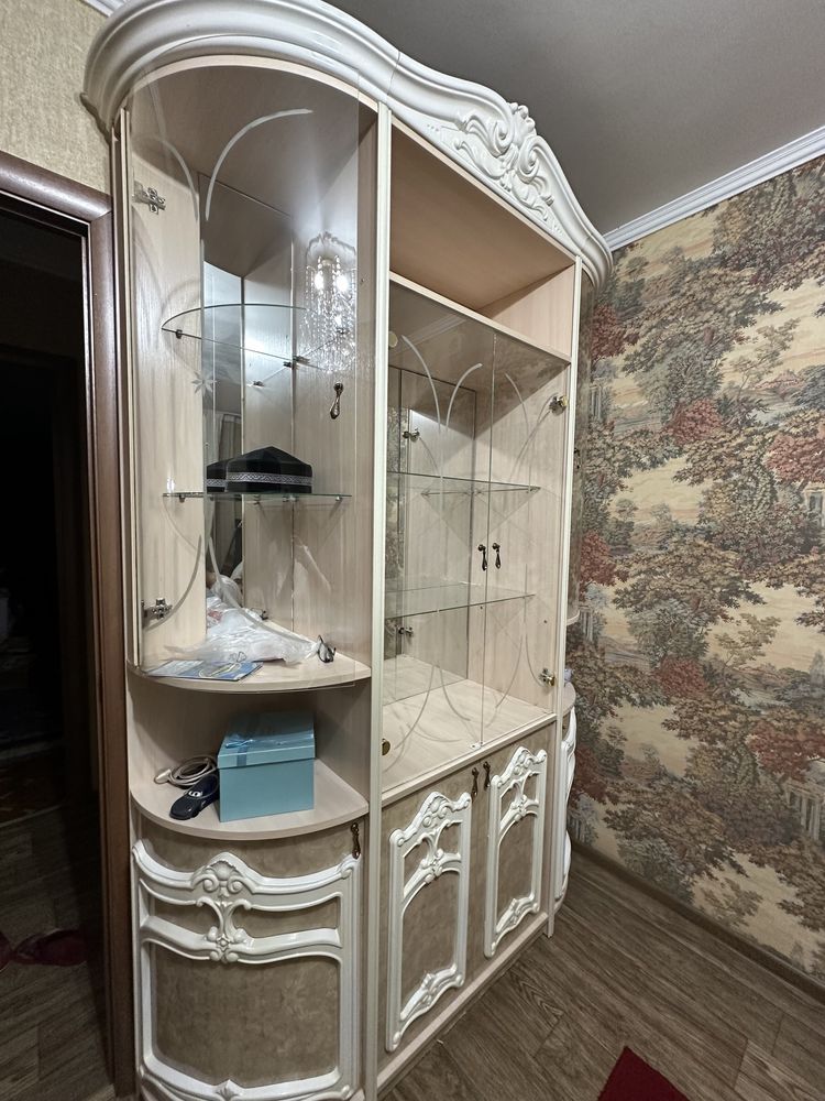 Продам шкаф сервант для гостиной, срочно!