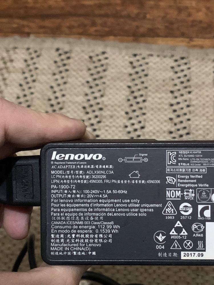 продам зарядка для ноутбука lenovo