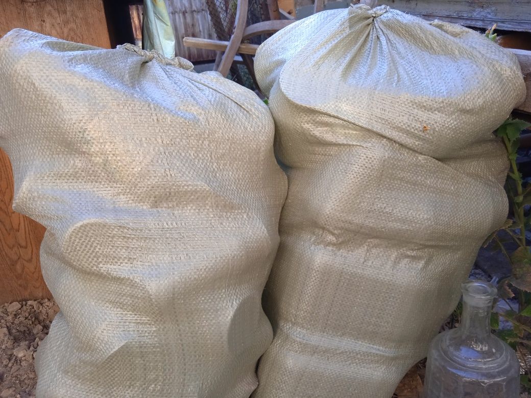 Срочно продам банки и бутылки. От 50гр до 1 литра.