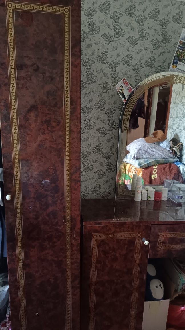 Срочно продам спальный кровать шкаф тумба камод Хорошим состояния алып