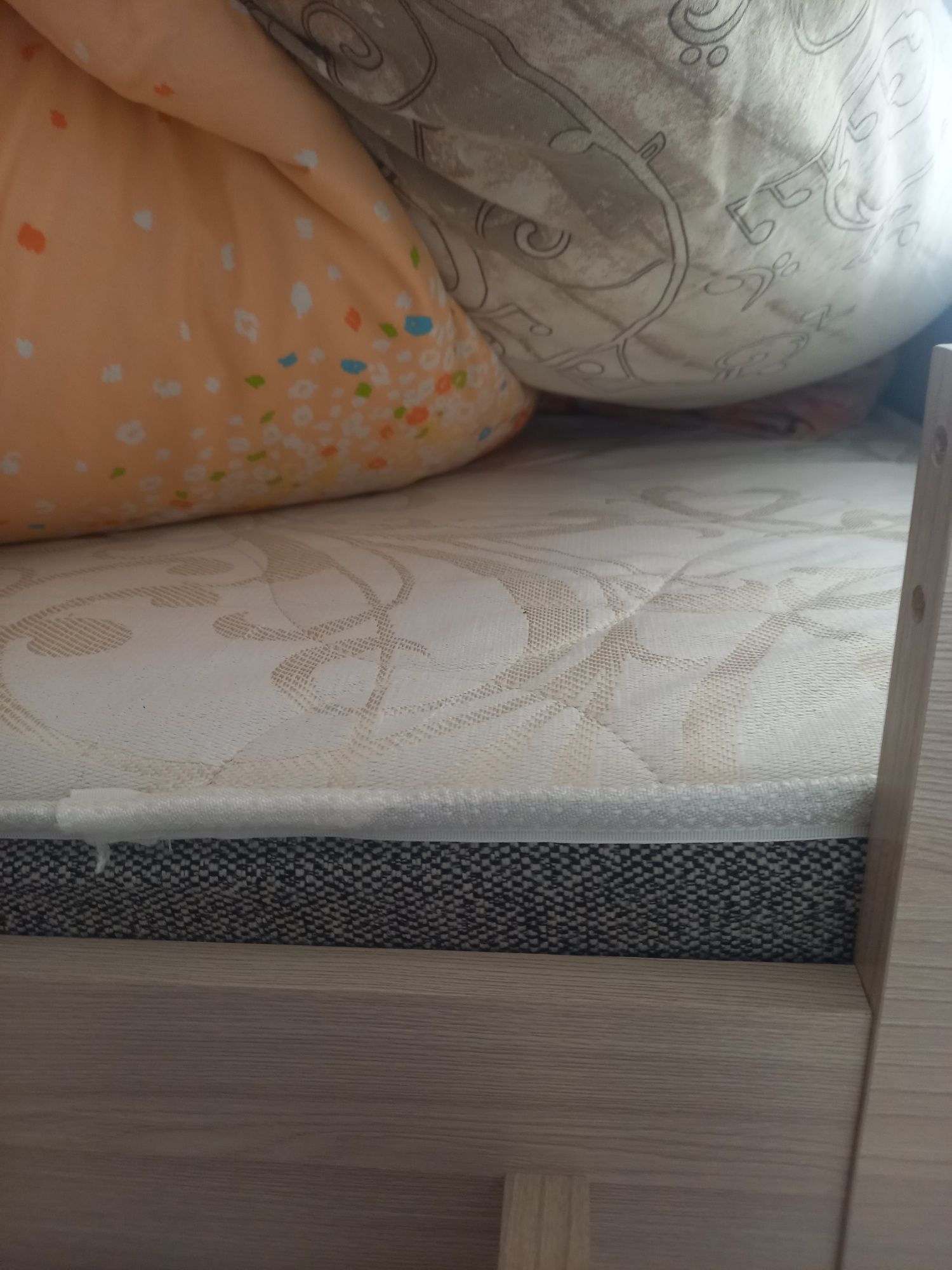 Продам 2 ярусный кровать и диван