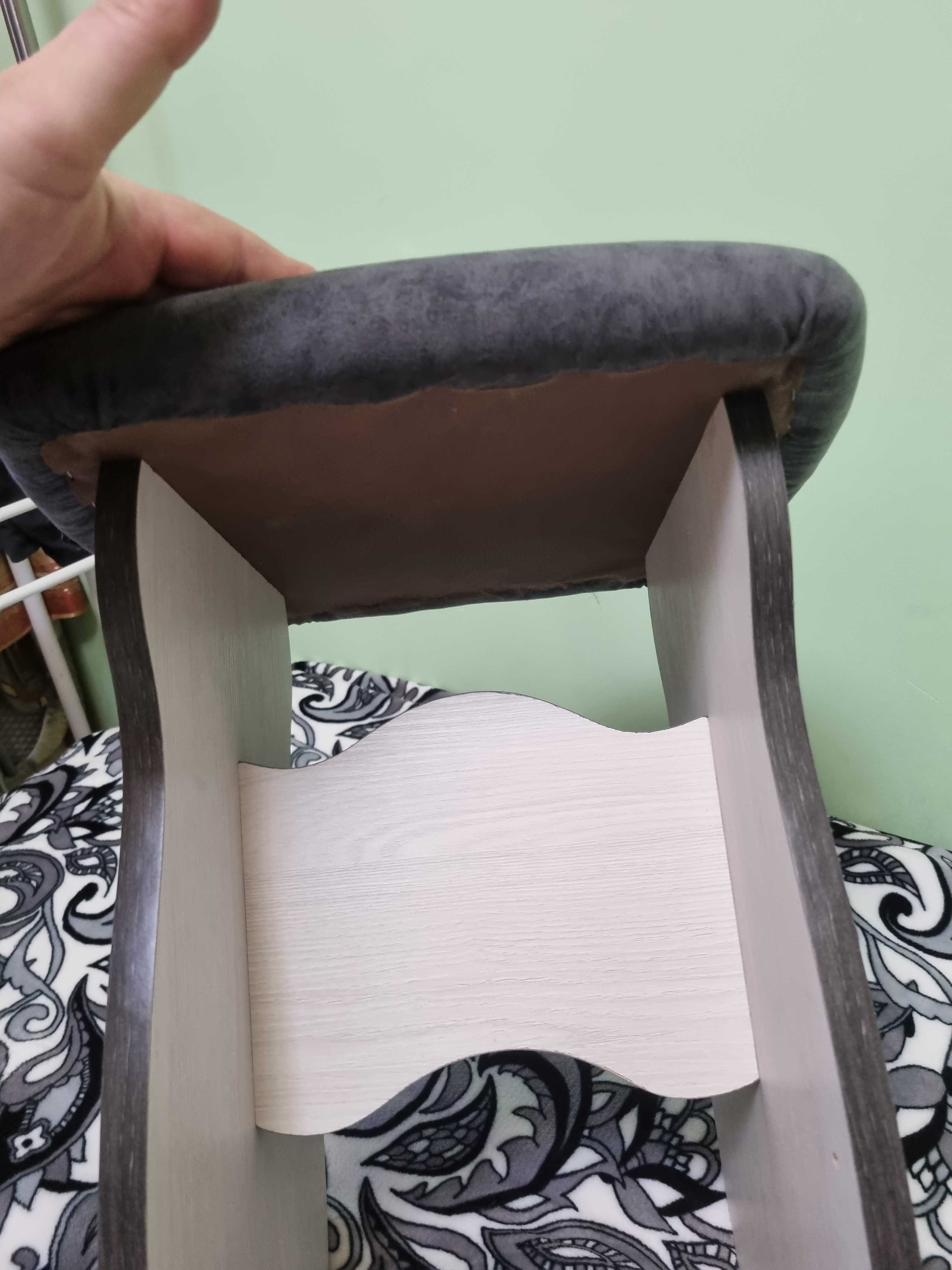 Продам 2 табуретки