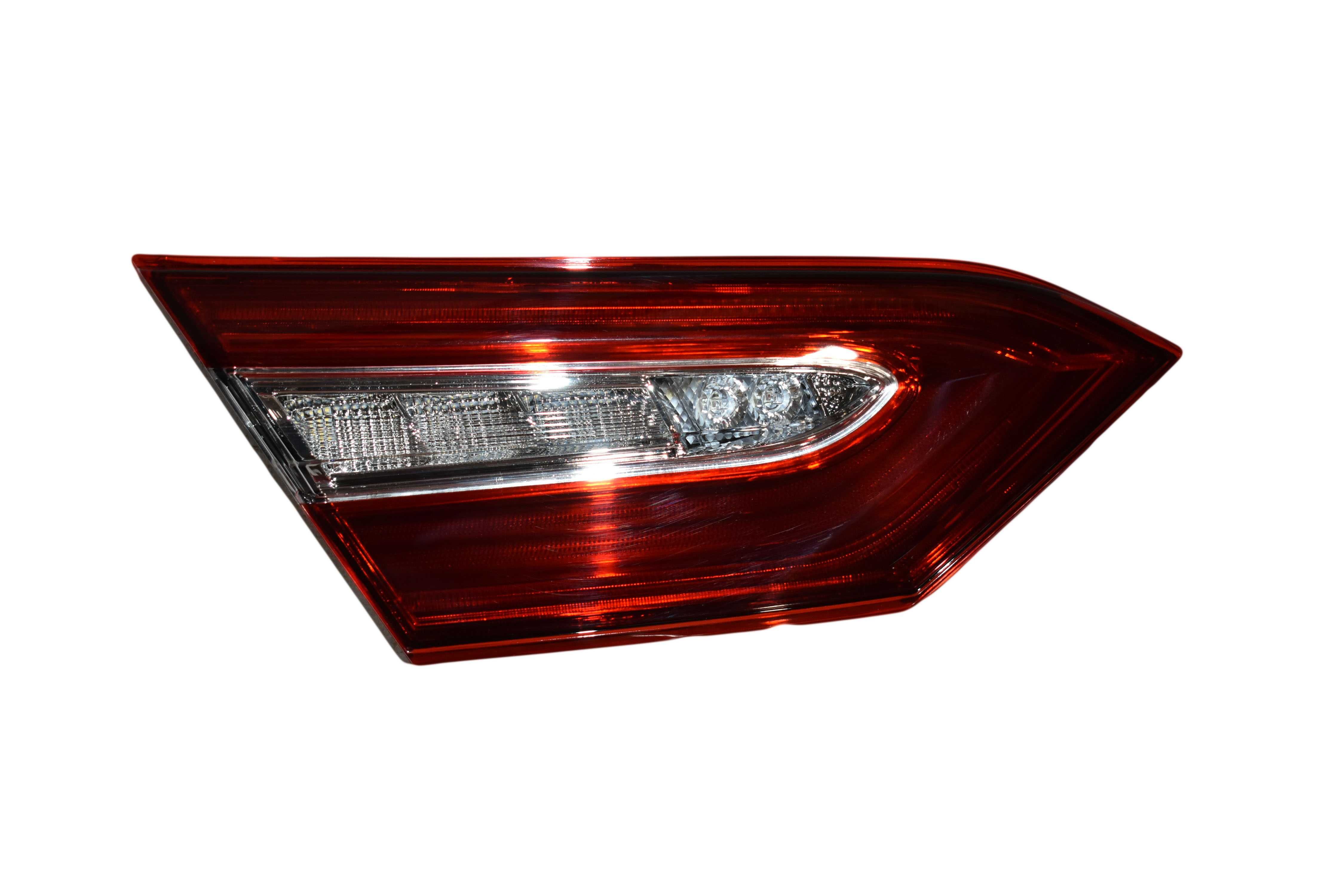 Фонарь (внутренний Led) LH Camry с 2017