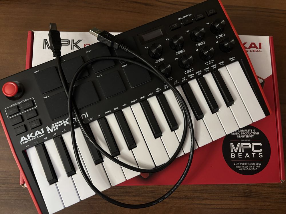 Akai MPK Mini MK3 (Black/red) - в идеальном состоянии, коробка + usb