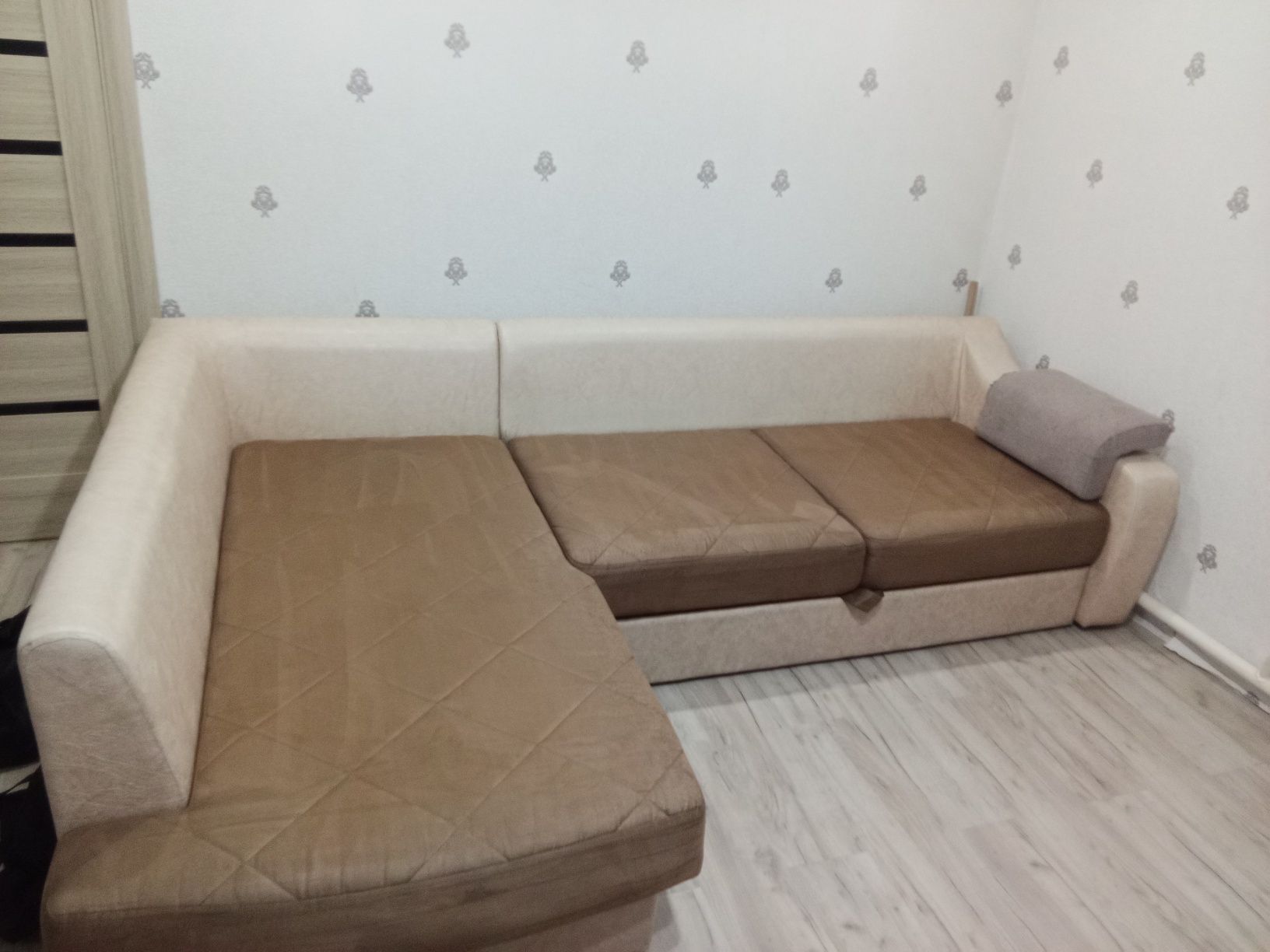 Продам угловой диван. Торг есть  60000.тг.