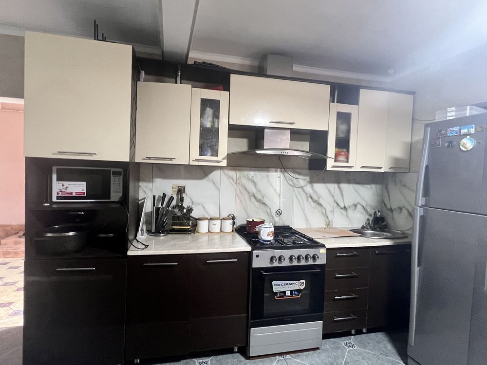 Продам кухонный гарнитур б/у 3м
